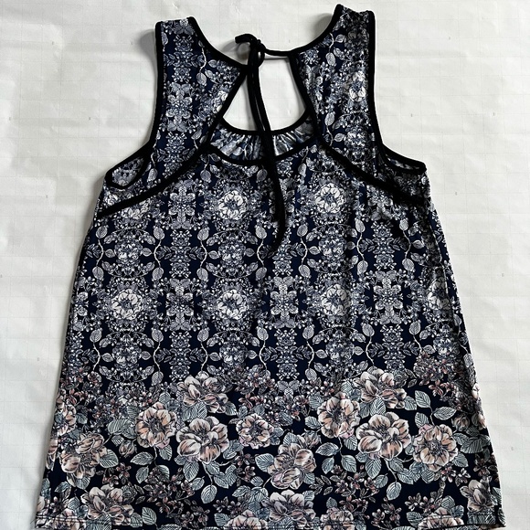 Agenda Blue Floral Open Back Top - Size M - Picture 2 of 4